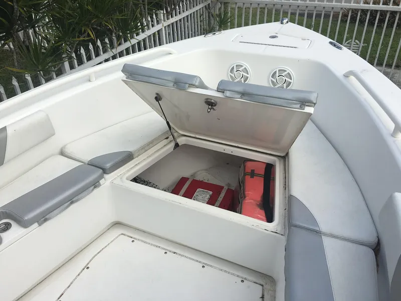 2009 Everglades 243 Center Console