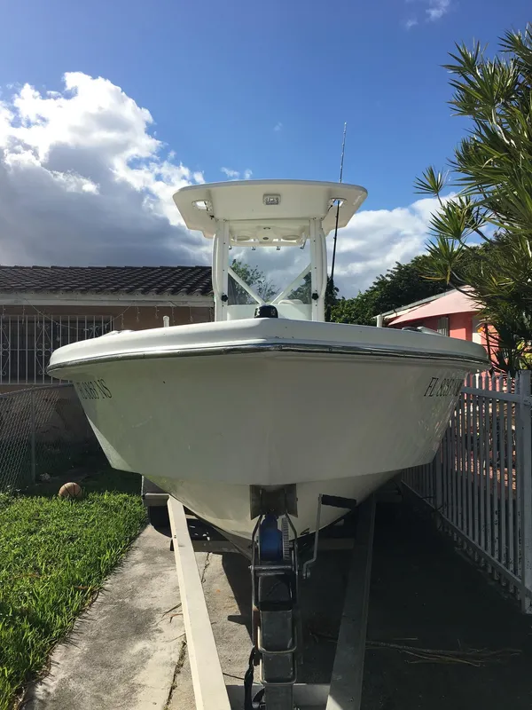 2009 Everglades 243 Center Console