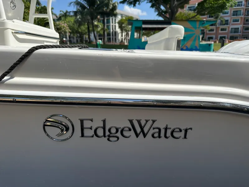 2020 Edgewater 280CC