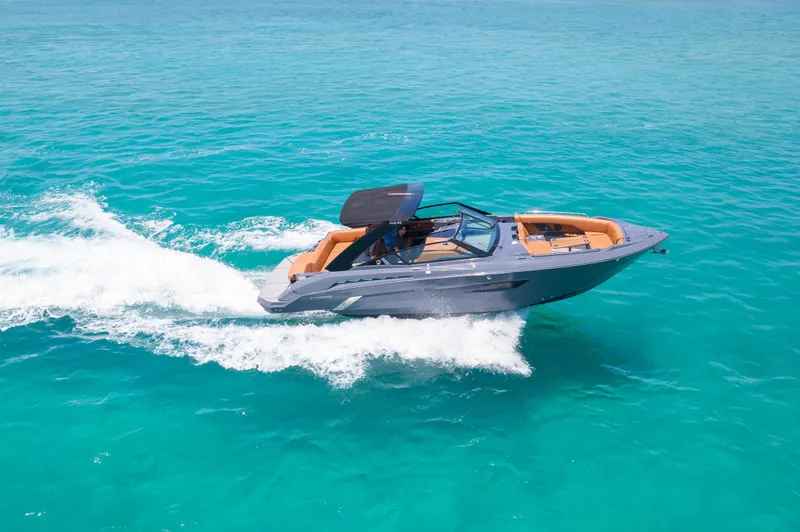 2017 Cruisers Yachts 338 CX South Beach Bow Rider