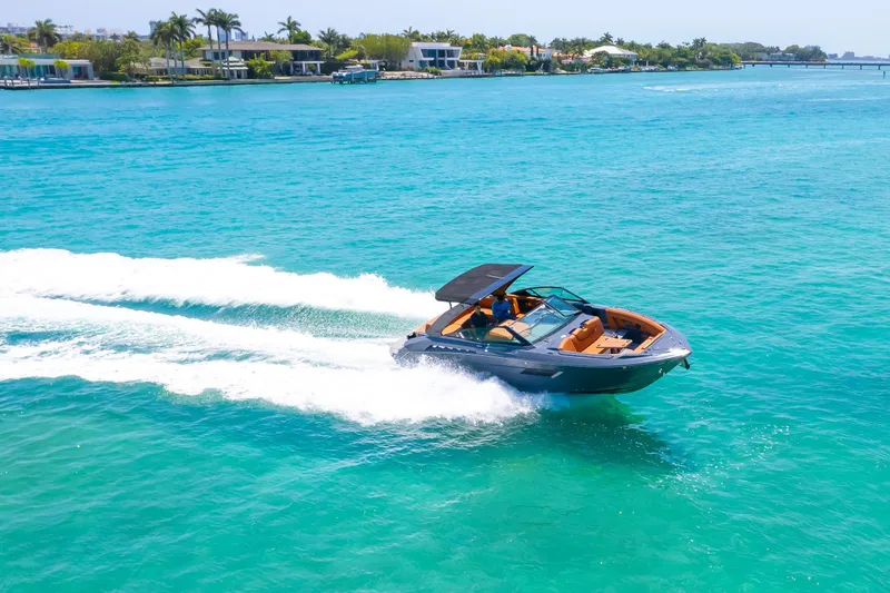 2017 Cruisers Yachts 338 CX South Beach Bow Rider