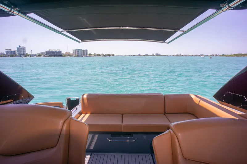 2017 Cruisers Yachts 338 CX South Beach Bow Rider