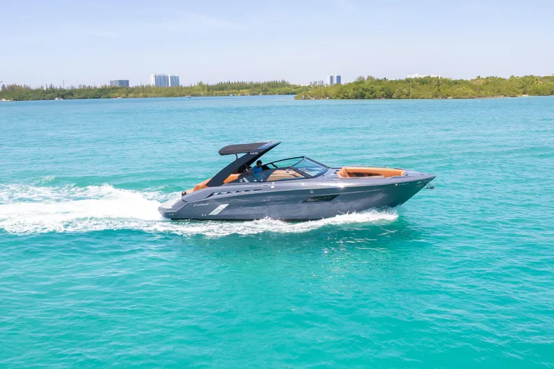 2017 Cruisers Yachts 338 CX South Beach Bow Rider