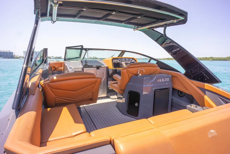 2017 Cruisers Yachts 338 CX South Beach Bow Rider