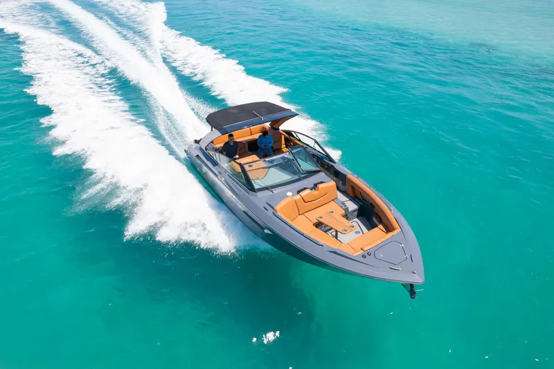 2017 Cruisers Yachts 338 CX South Beach Bow Rider