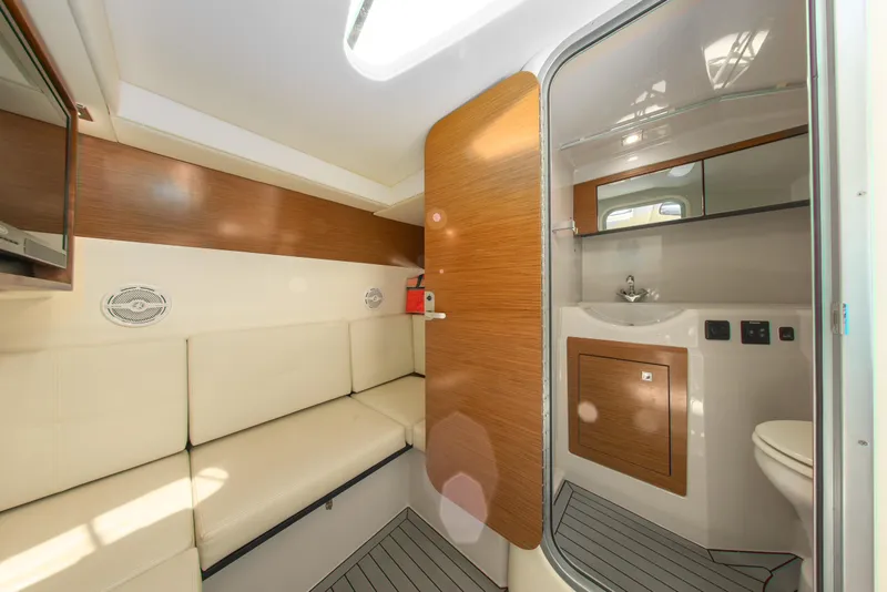 2017 Cruisers Yachts 338 CX South Beach Bow Rider