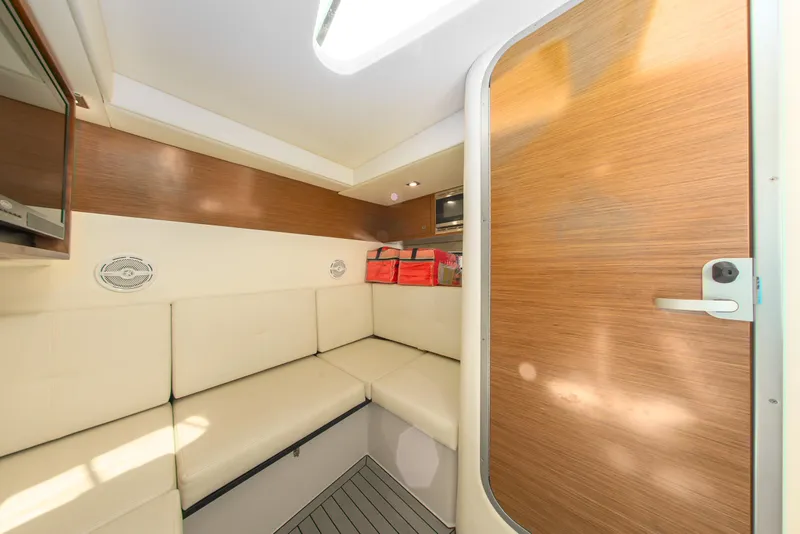 2017 Cruisers Yachts 338 CX South Beach Bow Rider
