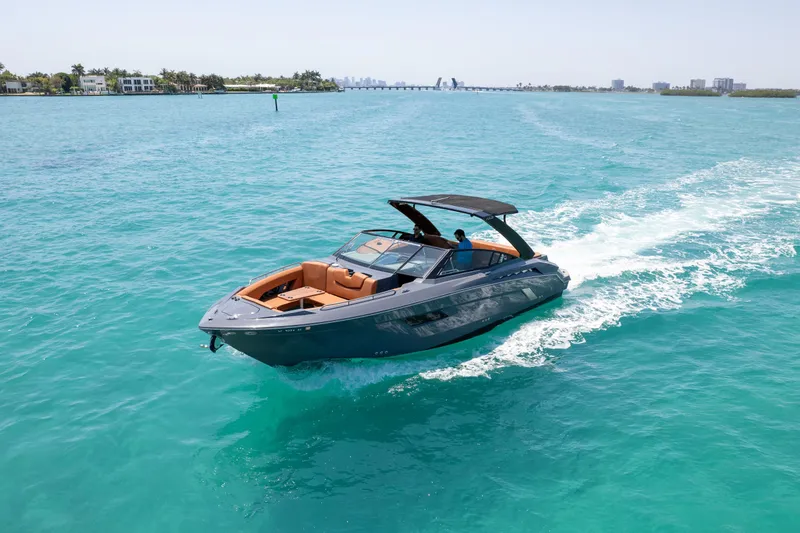 2017 Cruisers Yachts 338 CX South Beach Bow Rider