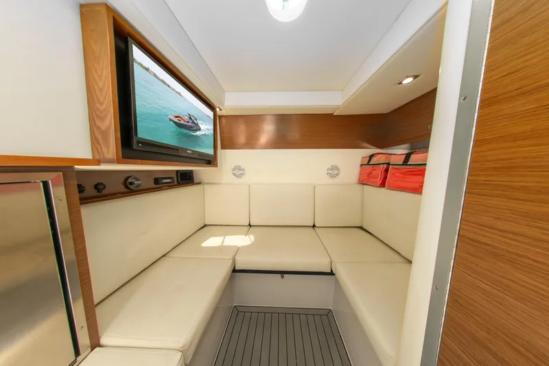 2017 Cruisers Yachts 338 CX South Beach Bow Rider
