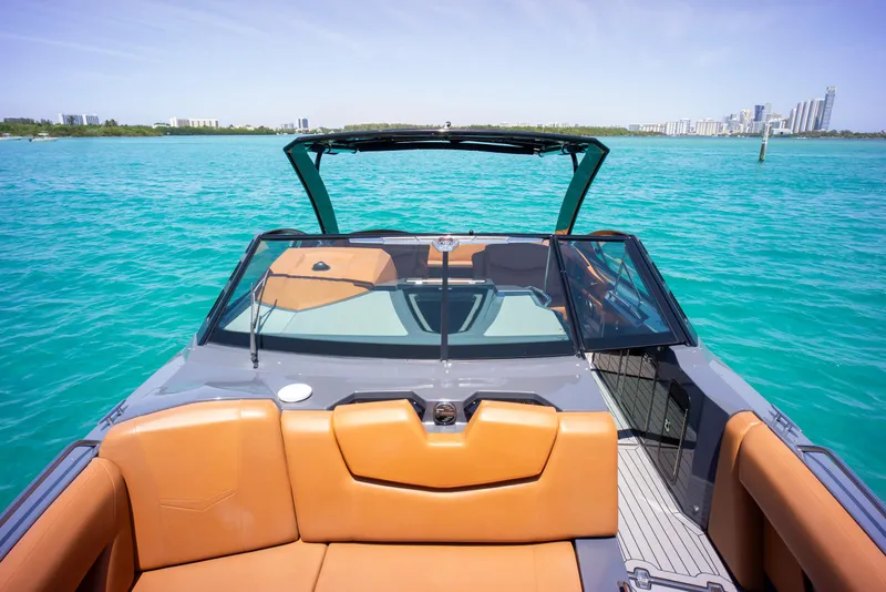 2017 Cruisers Yachts 338 CX South Beach Bow Rider