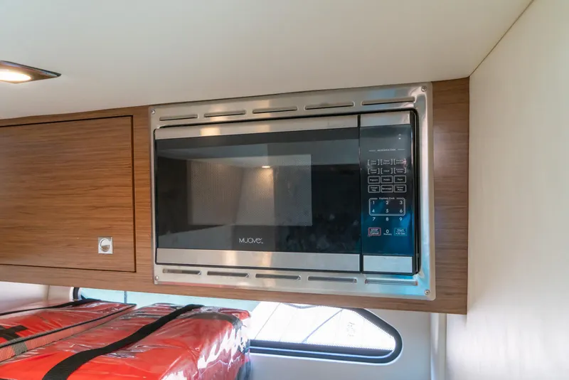 2017 Cruisers Yachts 338 CX South Beach Bow Rider