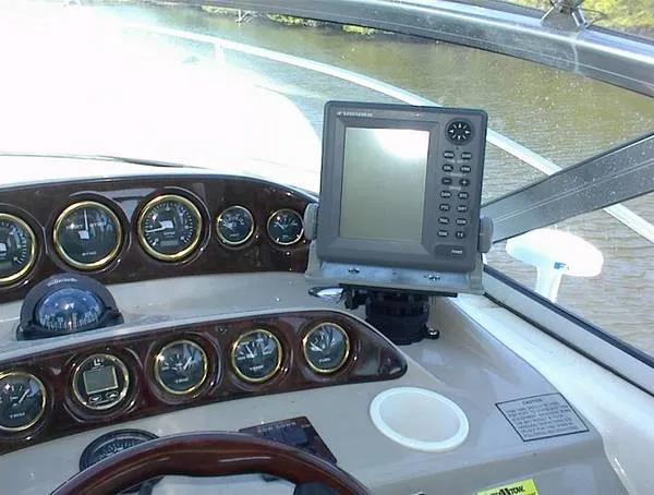 2001 Rinker Fiesta Vee