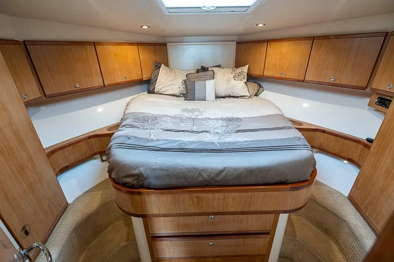 2008 Bertram 410
