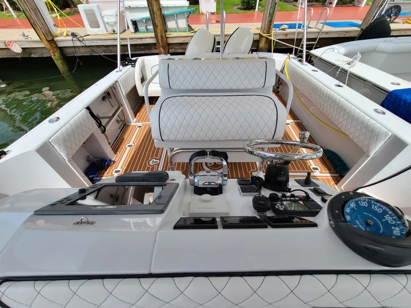 2006 Intrepid 350 Walkaround