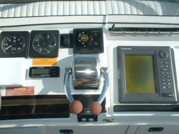 1995 Luhrs 320 Convertible