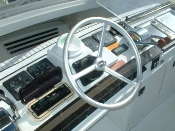 1995 Luhrs 320 Convertible