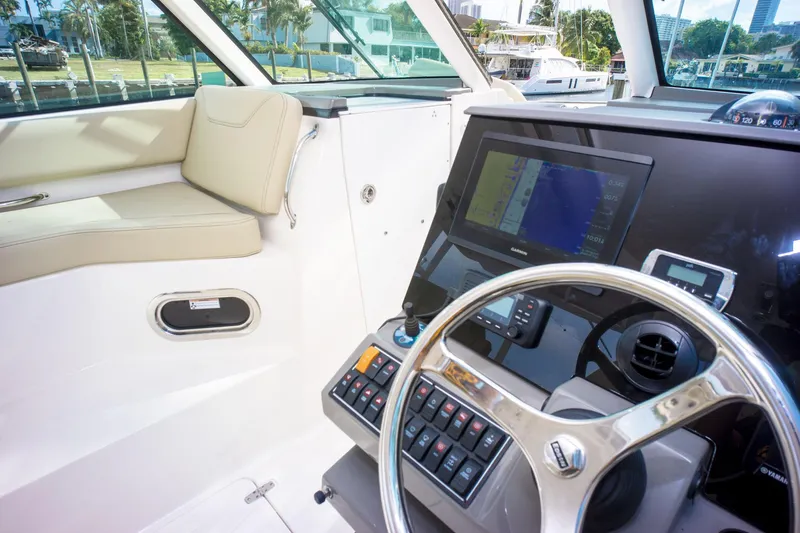 2017 Pursuit DC 325 Dual Console