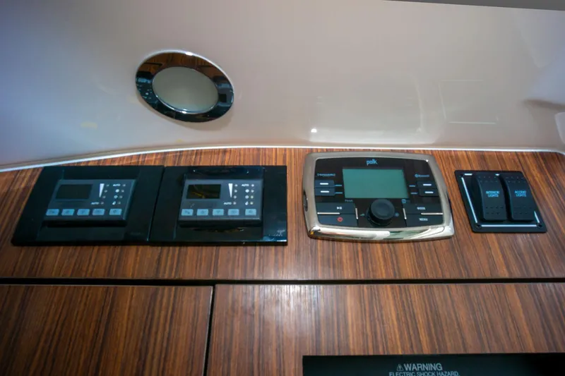2017 Pursuit DC 325 Dual Console