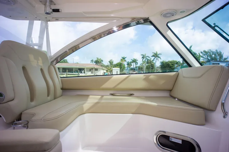2017 Pursuit DC 325 Dual Console