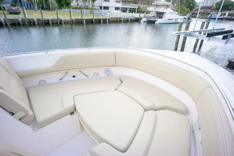 2017 Pursuit DC 325 Dual Console