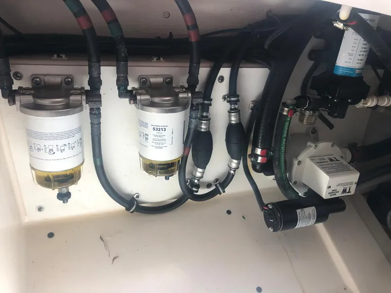 2017 Pursuit DC 325 Dual Console