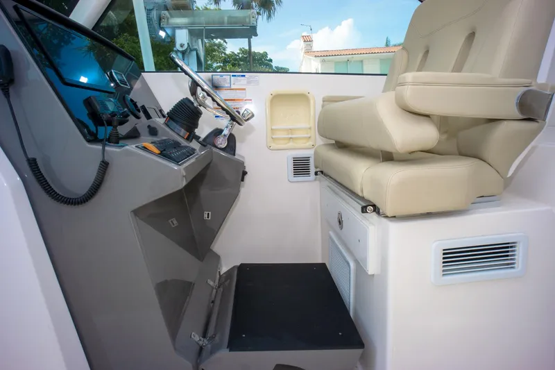 2017 Pursuit DC 325 Dual Console