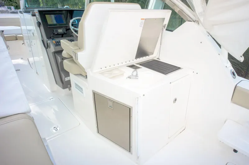 2017 Pursuit DC 325 Dual Console