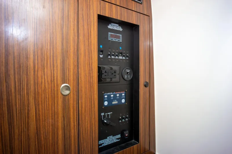 2017 Pursuit DC 325 Dual Console