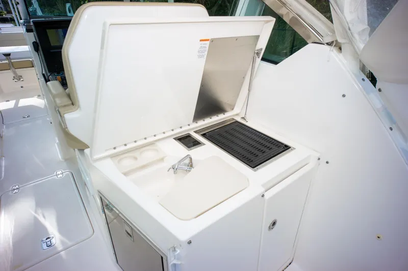 2017 Pursuit DC 325 Dual Console