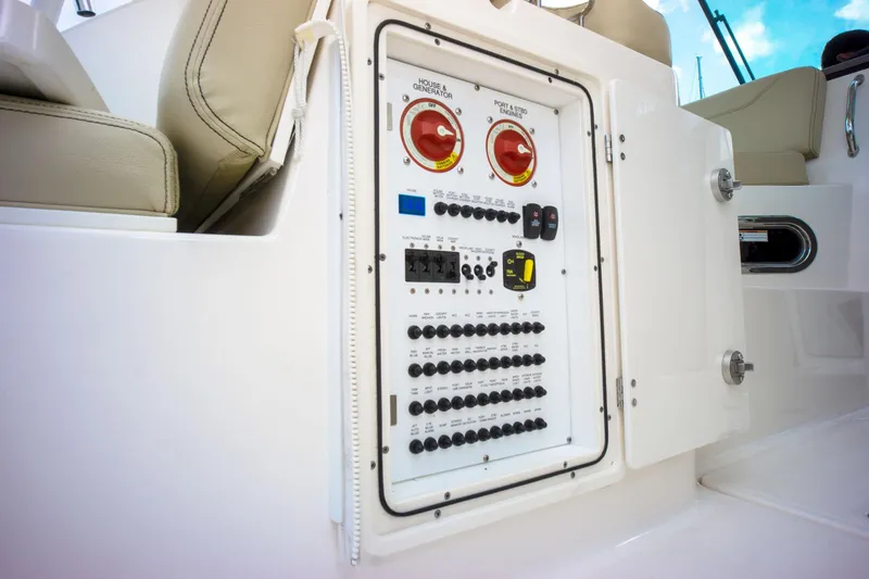 2017 Pursuit DC 325 Dual Console