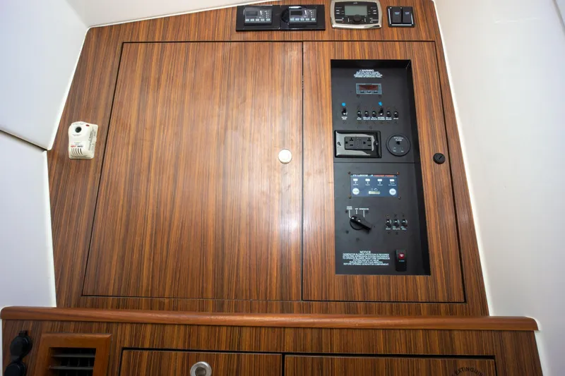 2017 Pursuit DC 325 Dual Console