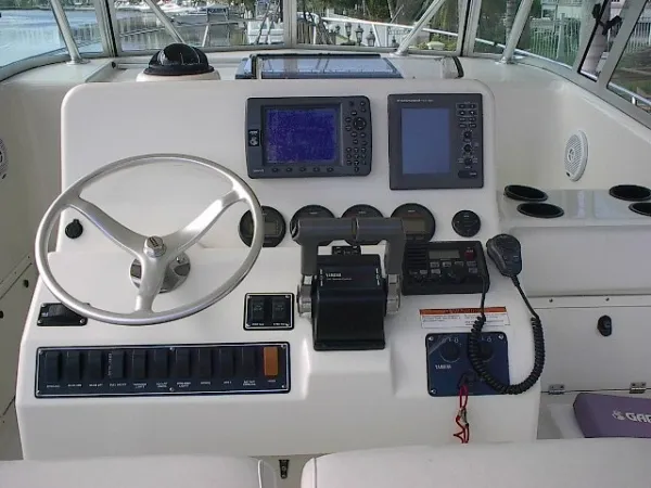 2003 Pursuit 3070 Offshore