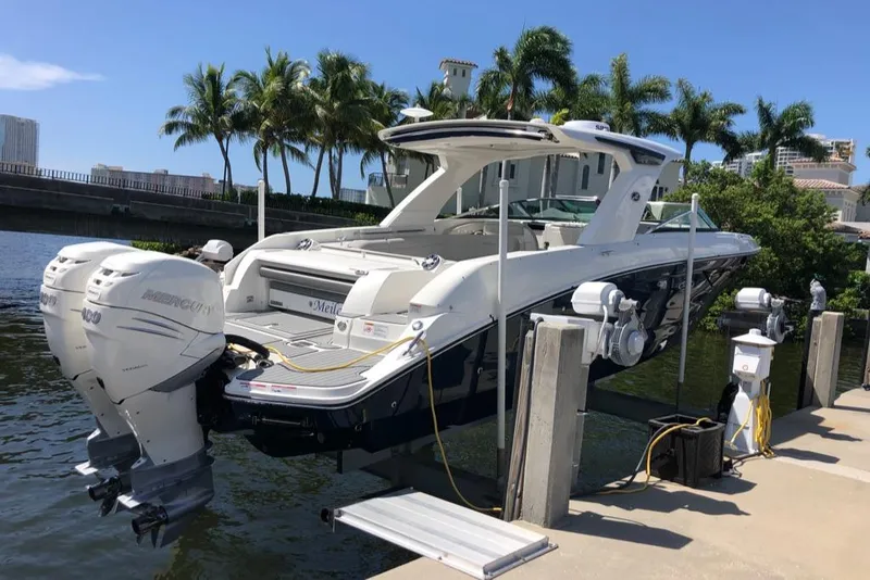 2021 Sea Ray SLX 350 Outboard