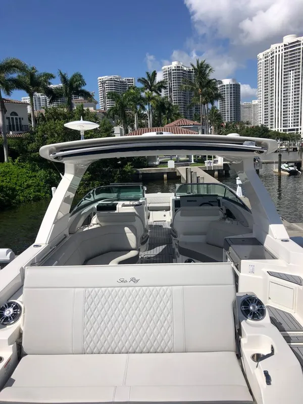 2021 Sea Ray SLX 350 Outboard