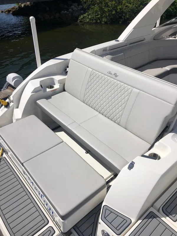 2021 Sea Ray SLX 350 Outboard