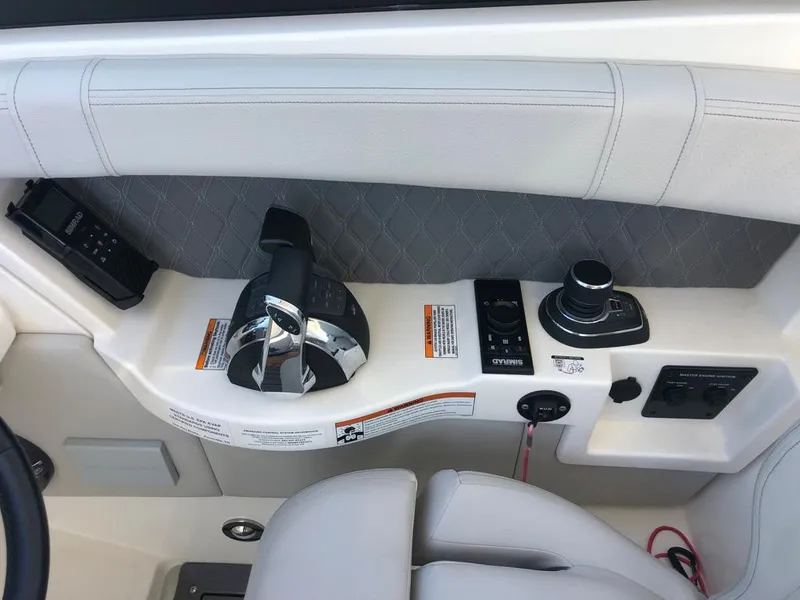 2021 Sea Ray SLX 350 Outboard