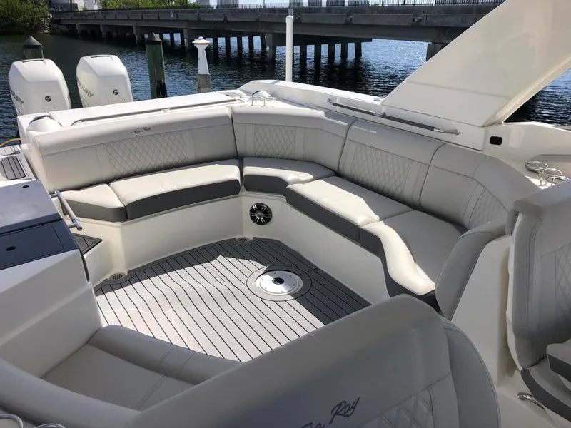 2021 Sea Ray SLX 350 Outboard