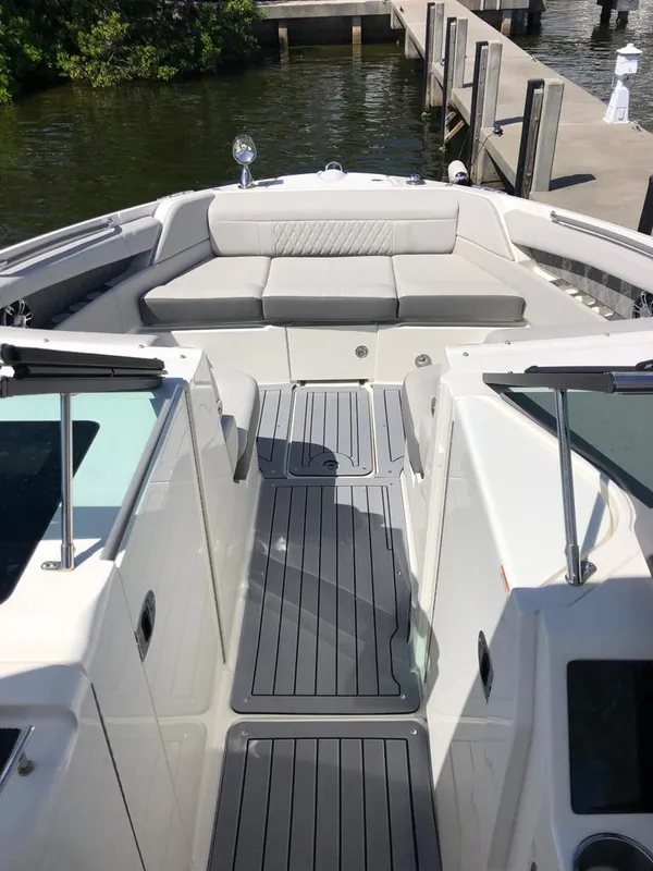 2021 Sea Ray SLX 350 Outboard