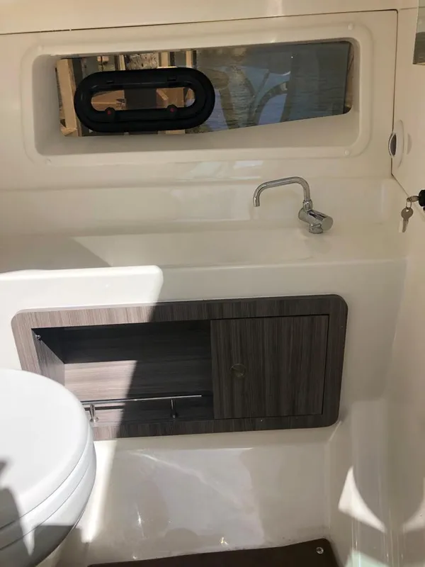 2021 Sea Ray SLX 350 Outboard