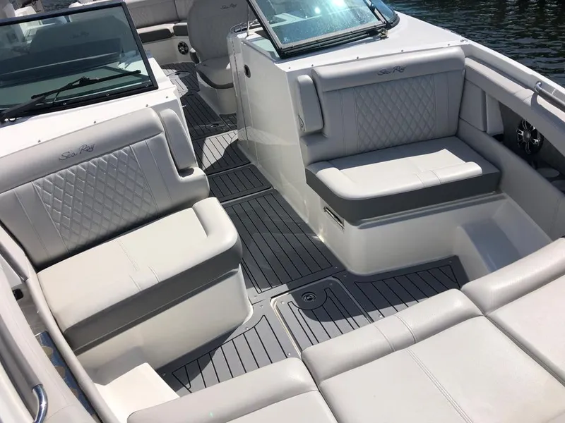 2021 Sea Ray SLX 350 Outboard
