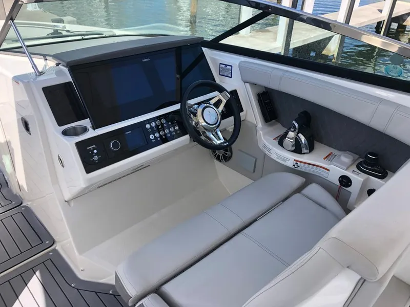 2021 Sea Ray SLX 350 Outboard