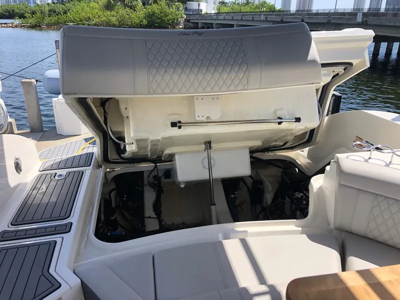 2021 Sea Ray SLX 350 Outboard