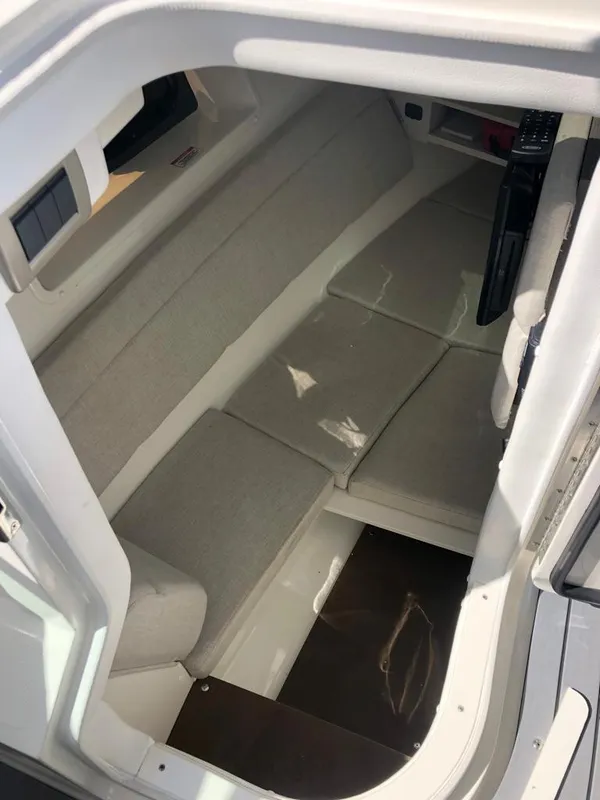 2021 Sea Ray SLX 350 Outboard