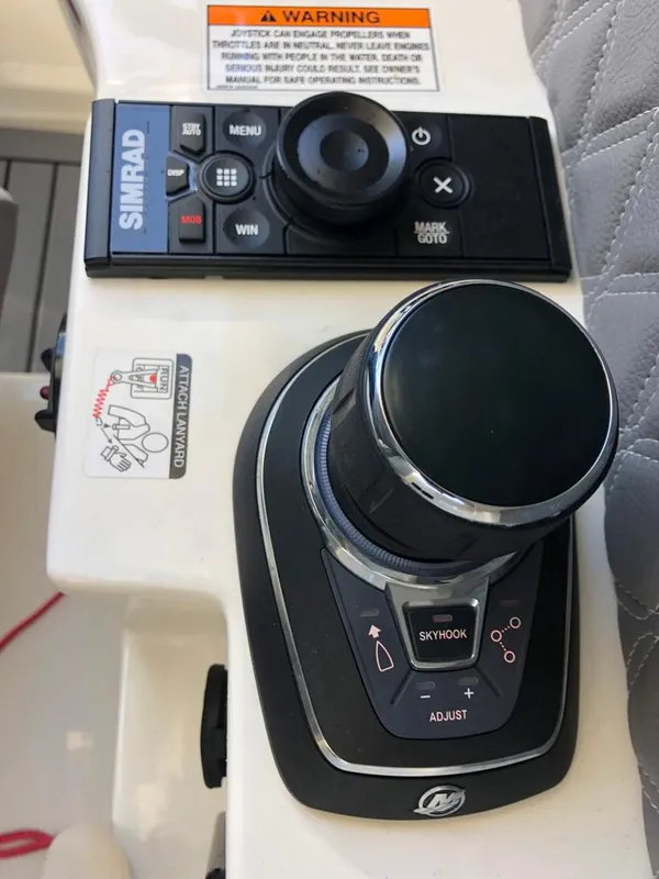 2021 Sea Ray SLX 350 Outboard