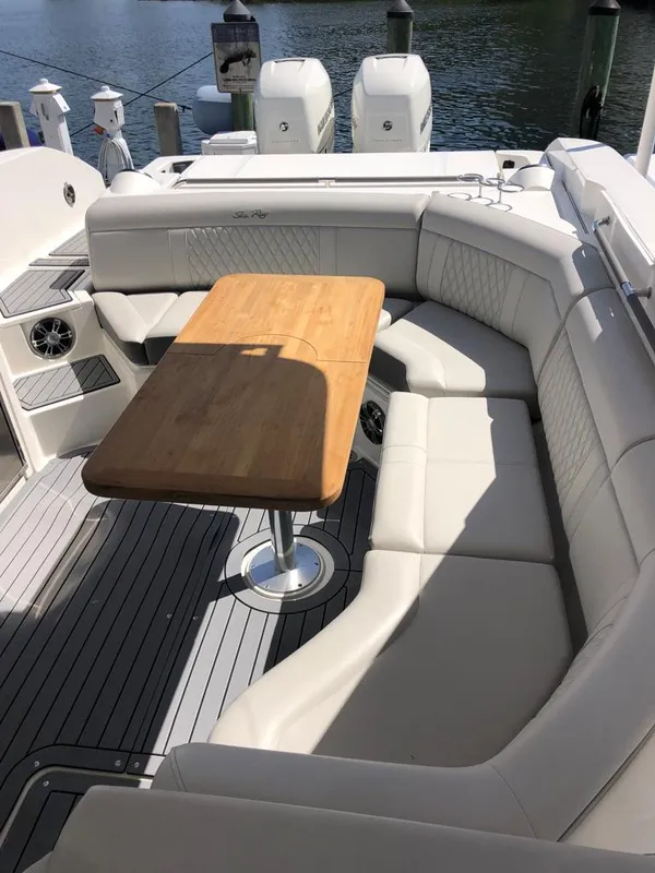 2021 Sea Ray SLX 350 Outboard