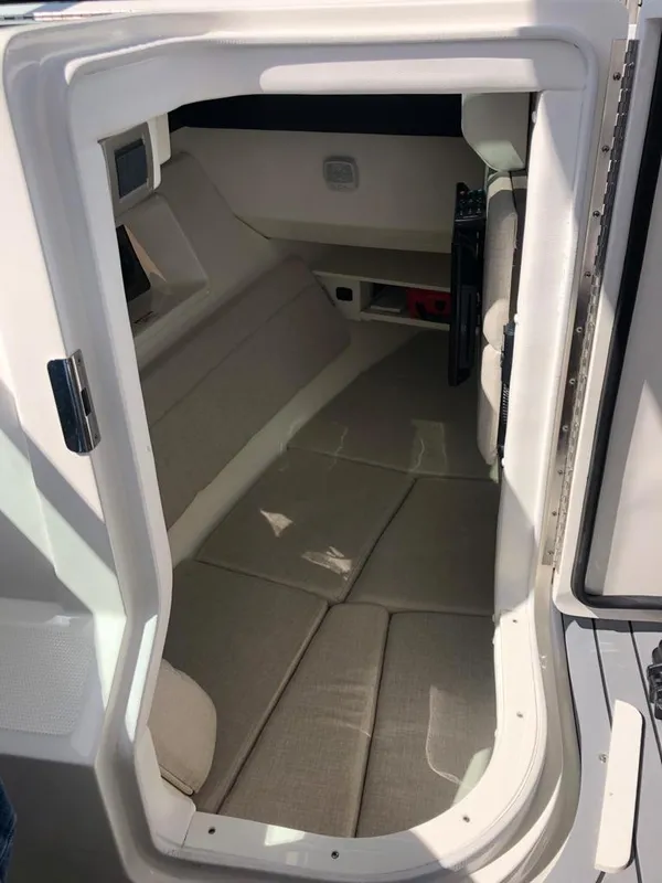 2021 Sea Ray SLX 350 Outboard