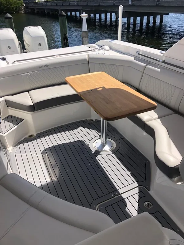 2021 Sea Ray SLX 350 Outboard