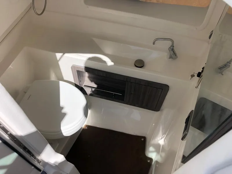2021 Sea Ray SLX 350 Outboard
