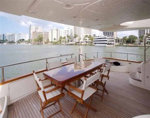 2003 Azimut 80 Carat