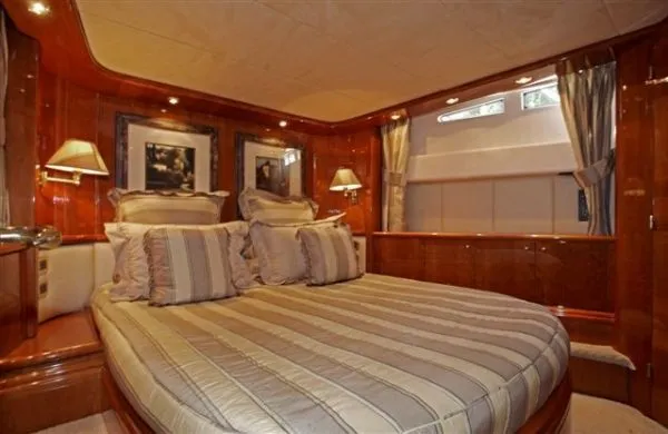 2003 Azimut 80 Carat